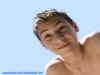 justinwallpaper800.jpg (33884 bytes)